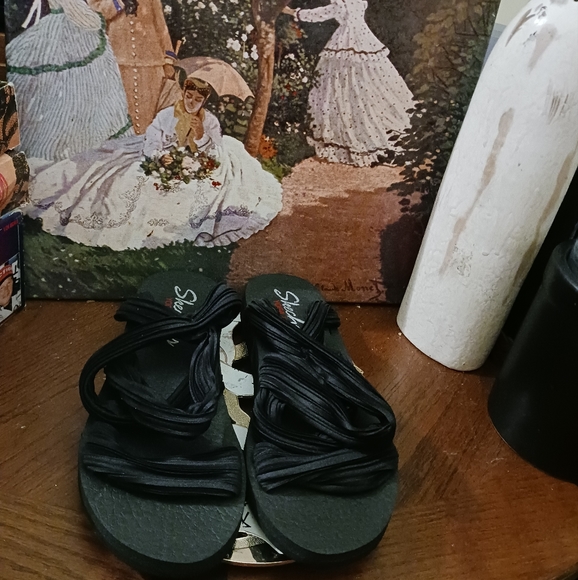 🆕Skechers♥️Black yoga comfortable Slippers on Sandals - Picture 2 of 8